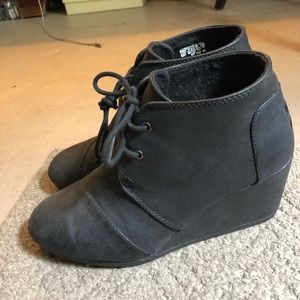 TOMS desert wedges